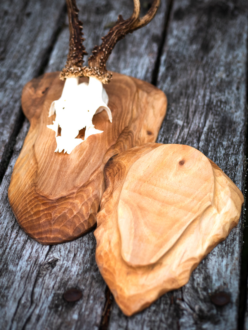 Rehbockbrett geschnitzt, Walnuss